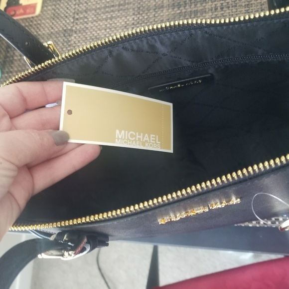 Michael Kors satchel - Picture 3 of 14